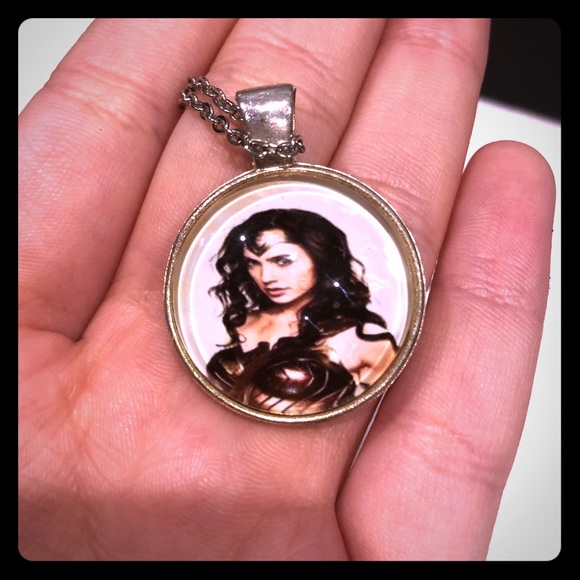wonderwoman Jewelry - Gal Gadot Pendant necklace